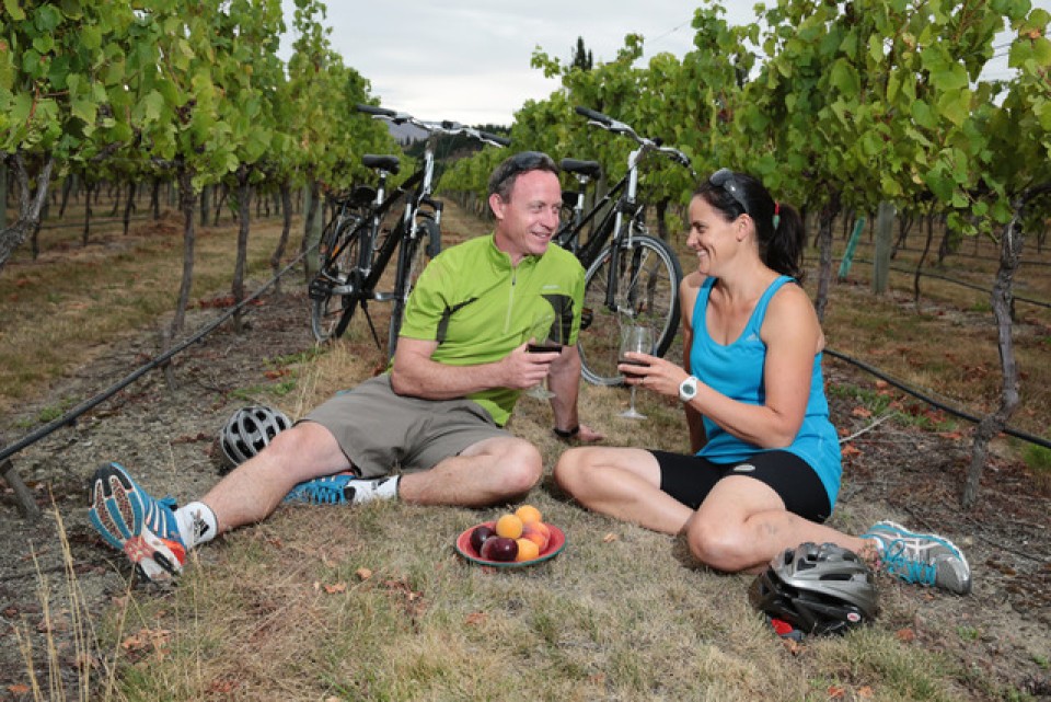 Otago Central Rail Trail Bikers amongst vines credit James Jubb